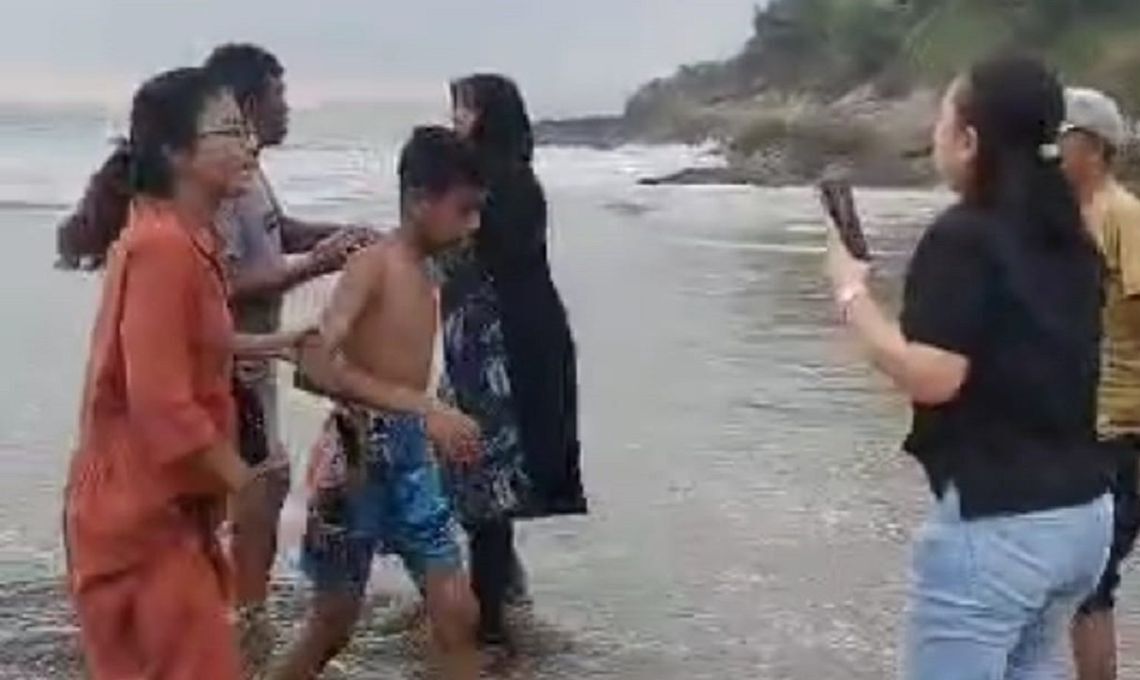 Dua Turis Asing Tenggelam Di Pantai Karangsari Palabuhanratu