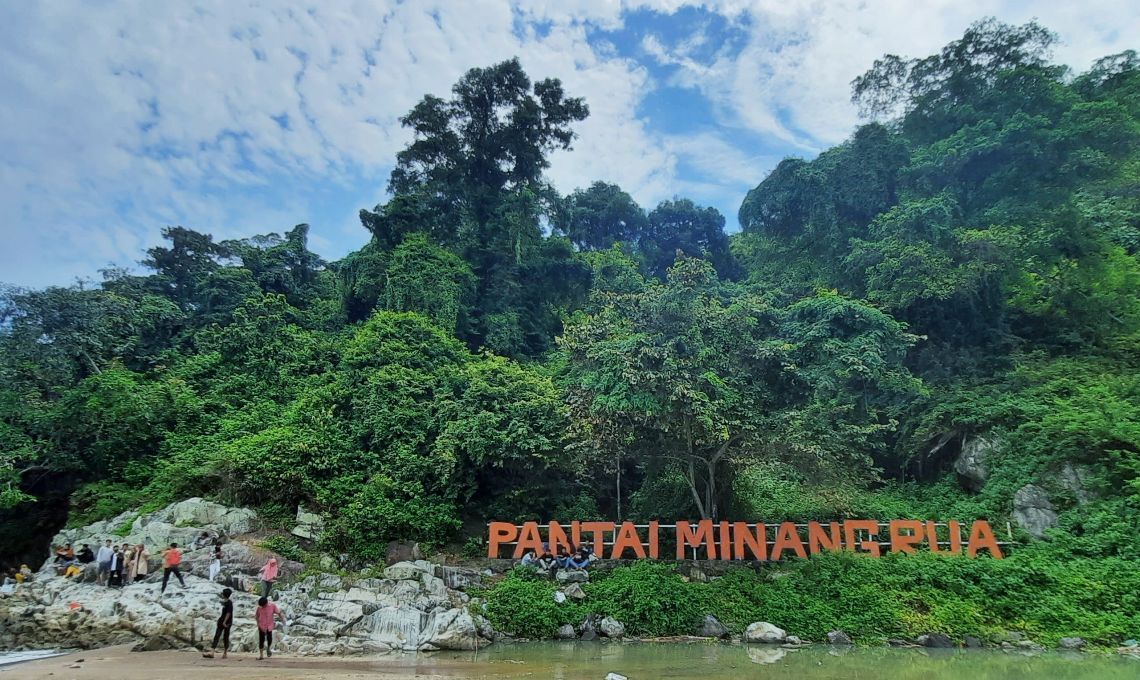 Pantai Minanglua, Ramai Dikunjungi Wisatawan Dari Luar Daerah Lampung.